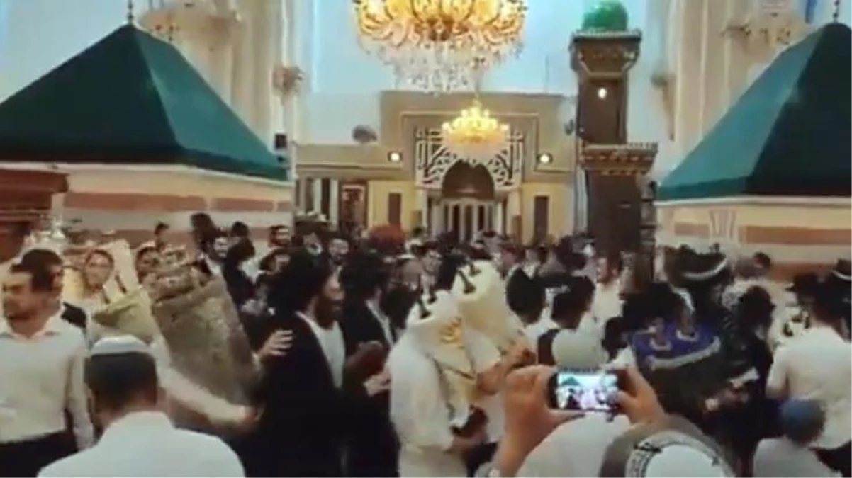 Yahudilerin cami basıp dans ettiği görüntüler sosyal medyada tepki çekti
