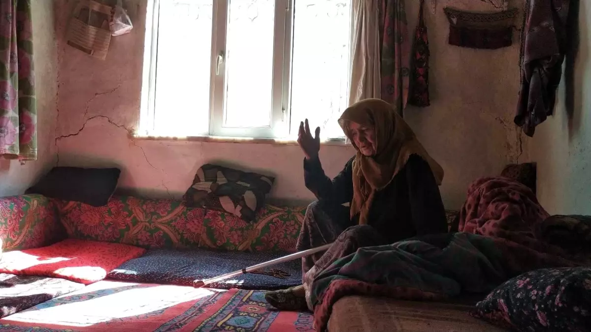 107 yaşındaki asırlık nine her işini kendi görüyor