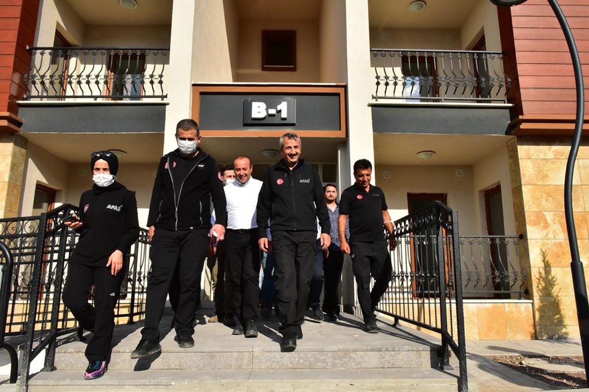AFAD Başkanı Yunus Sezer, Malatya\'da deprem konutlarını inceledi