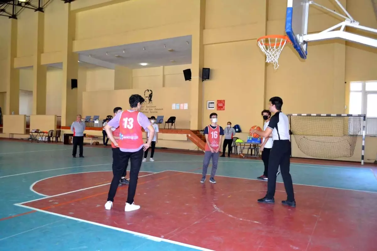 Aksu\'da ilk defa gerçekleştirilen Street Ball turnuvasının ödülleri sahiplerini buldu