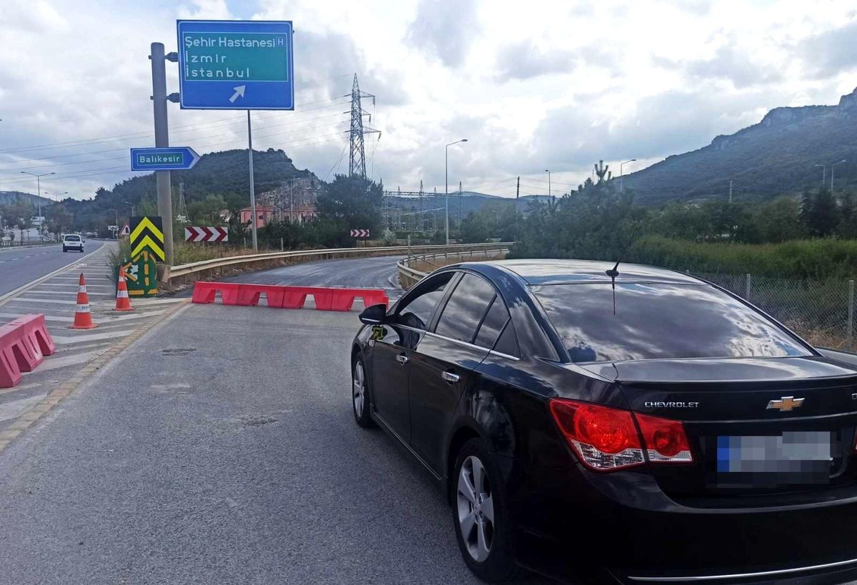 Ankara-İzmir Çevre Otoyolu çalışmalar sebebiyle kapanınca sürücüler isyan etti