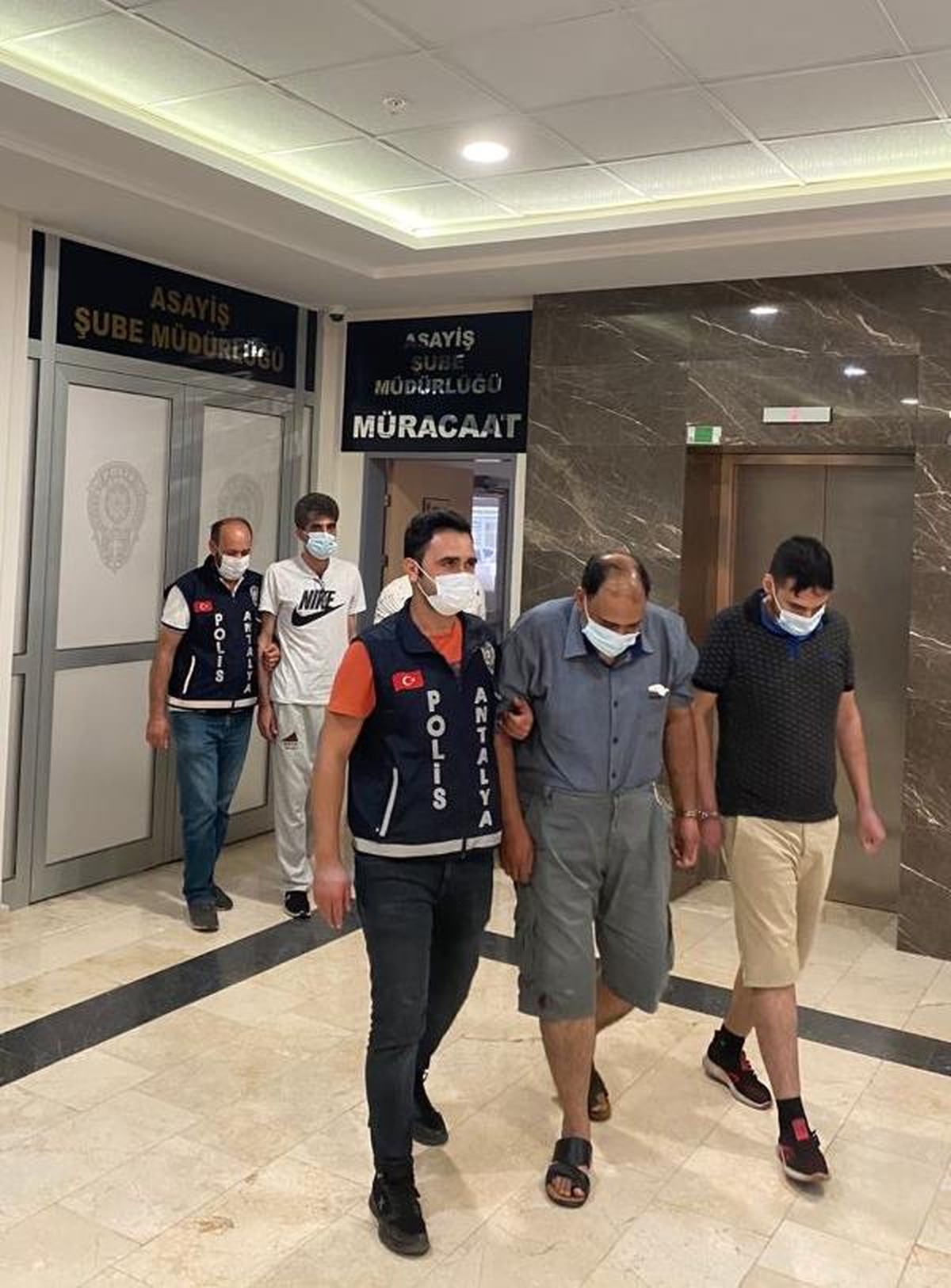 Antalya\'da İran uyruklu 3 hırsızlık şüphelisi yakalandı