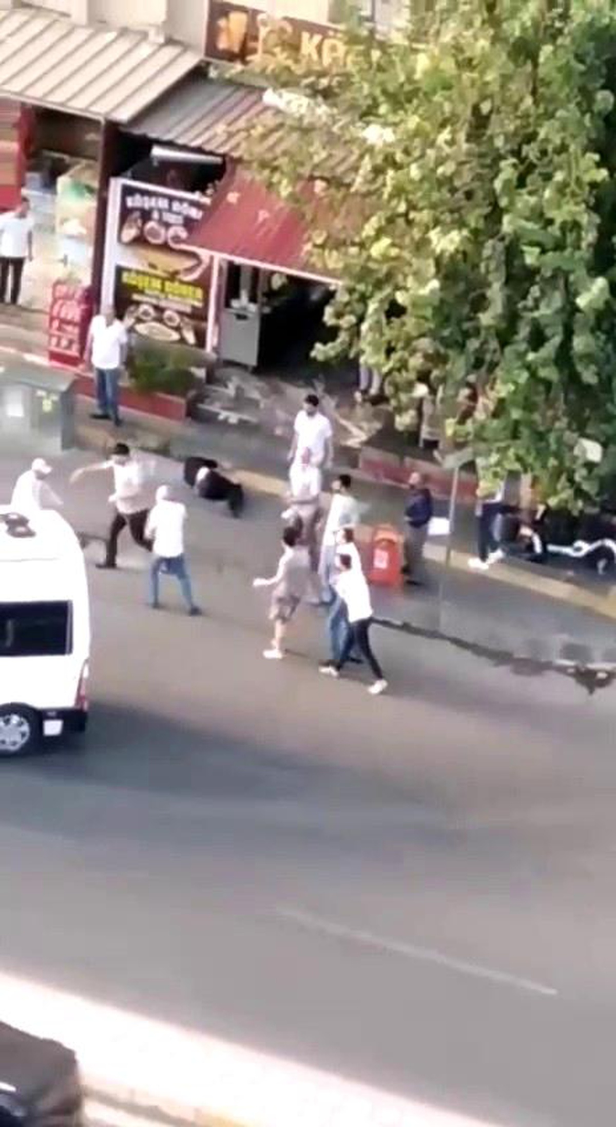 Asansör tartışmasında silahla yaralama anının görüntüsü ortaya çıktı