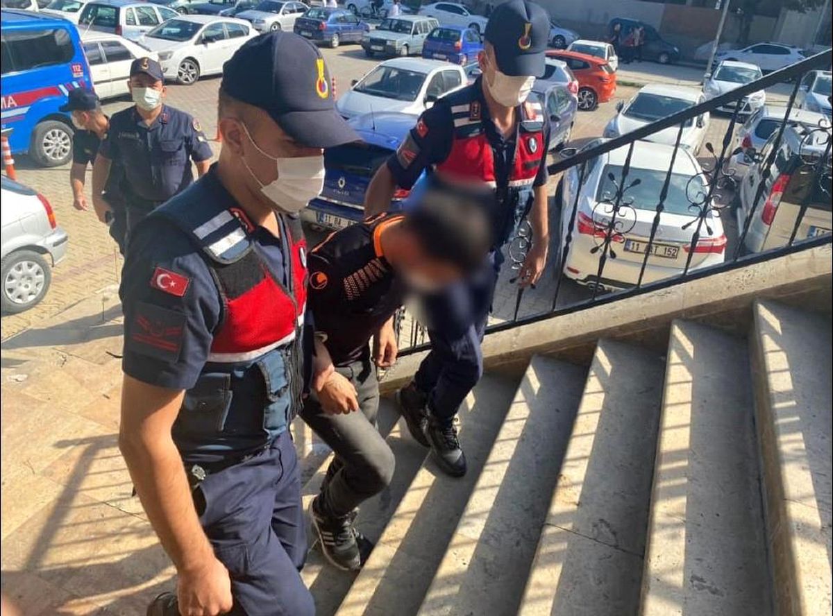 Bilecik\'te çeşitli suçlardan aranan 2 kişi yakalanarak tutuklandı