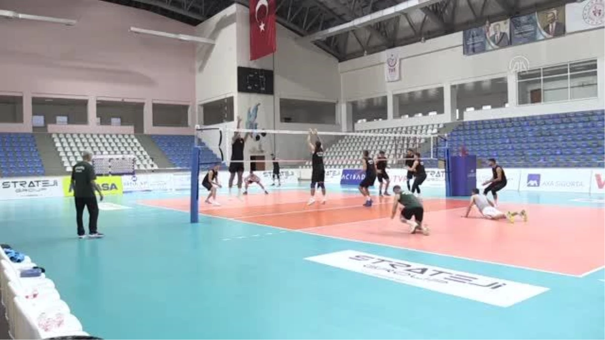 Bingöl\'ün voleyboldaki gururu Solhanspor ligde hedef büyüttü