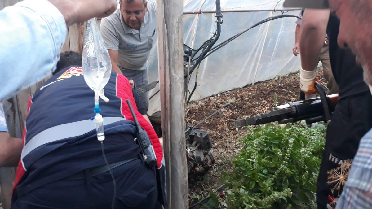 Burdur\'da çapa makinesine bacağı sıkışan çiftçi yaralandı
