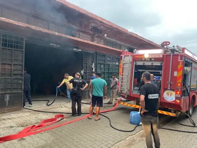 Ceyhan'da demir doğrama atölyesinde çıkan yangın söndürüldü