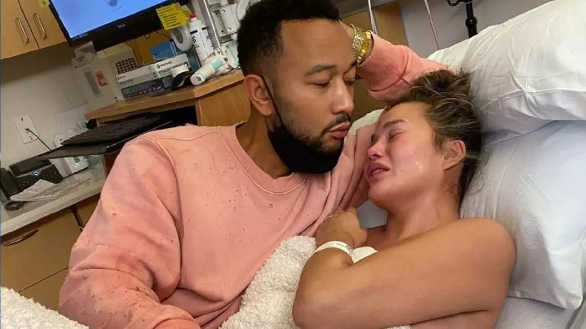 Chrissy Teigen, hayatın kaybeden bebeğini ölüm yıldönümünde andı: En büyük acıyı verdin