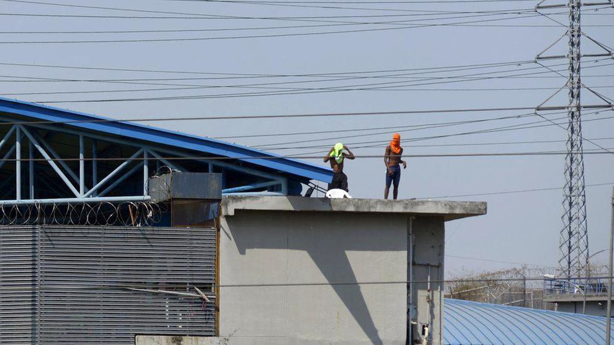 Ekvador\'da hapishanede iki silahlı çete arasında çatışma çıktı: En az 24 kişi öldü