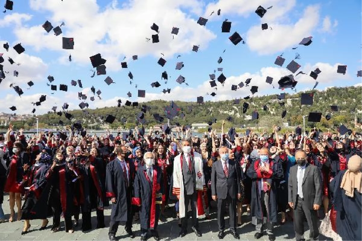 Fatih Sultan Mehmet Vakıf Üniversitesi 2021 yılı mezunlarını uğurladı