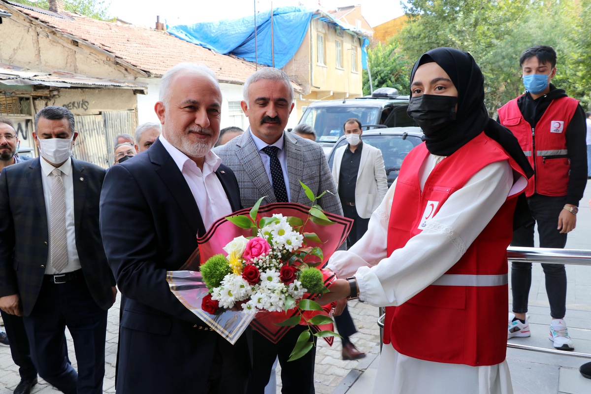 Genel Başkan Kerem Kınık, Türk Kızılayın Elazığ\'da yapacağı projeleri anlattı
