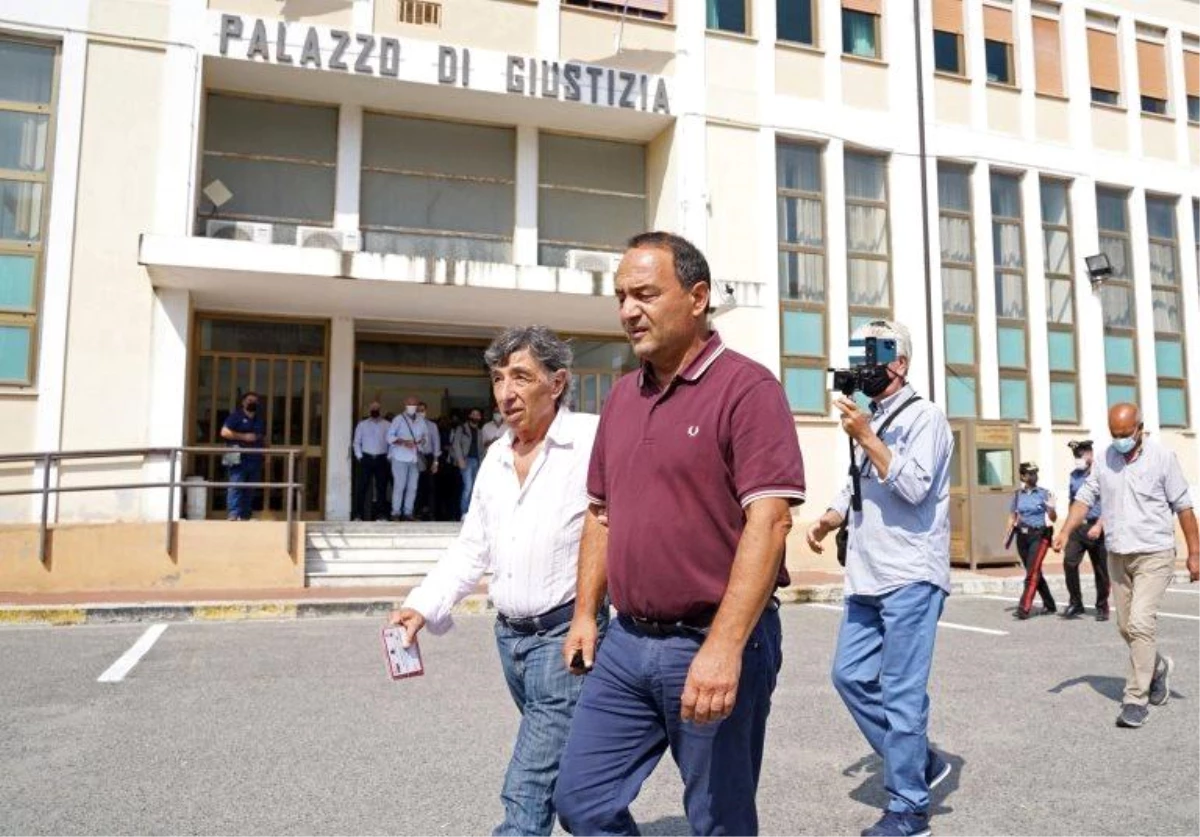 İtalya\'da \'göçmen kasabasının\' eski belediye başkanına yasa dışı göçe yataklıktan 13 yıl hapis cezası