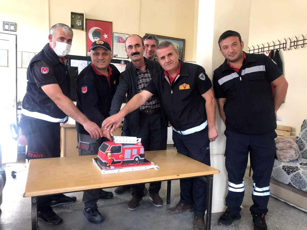 İtfaiyecilere pastalı kutlama