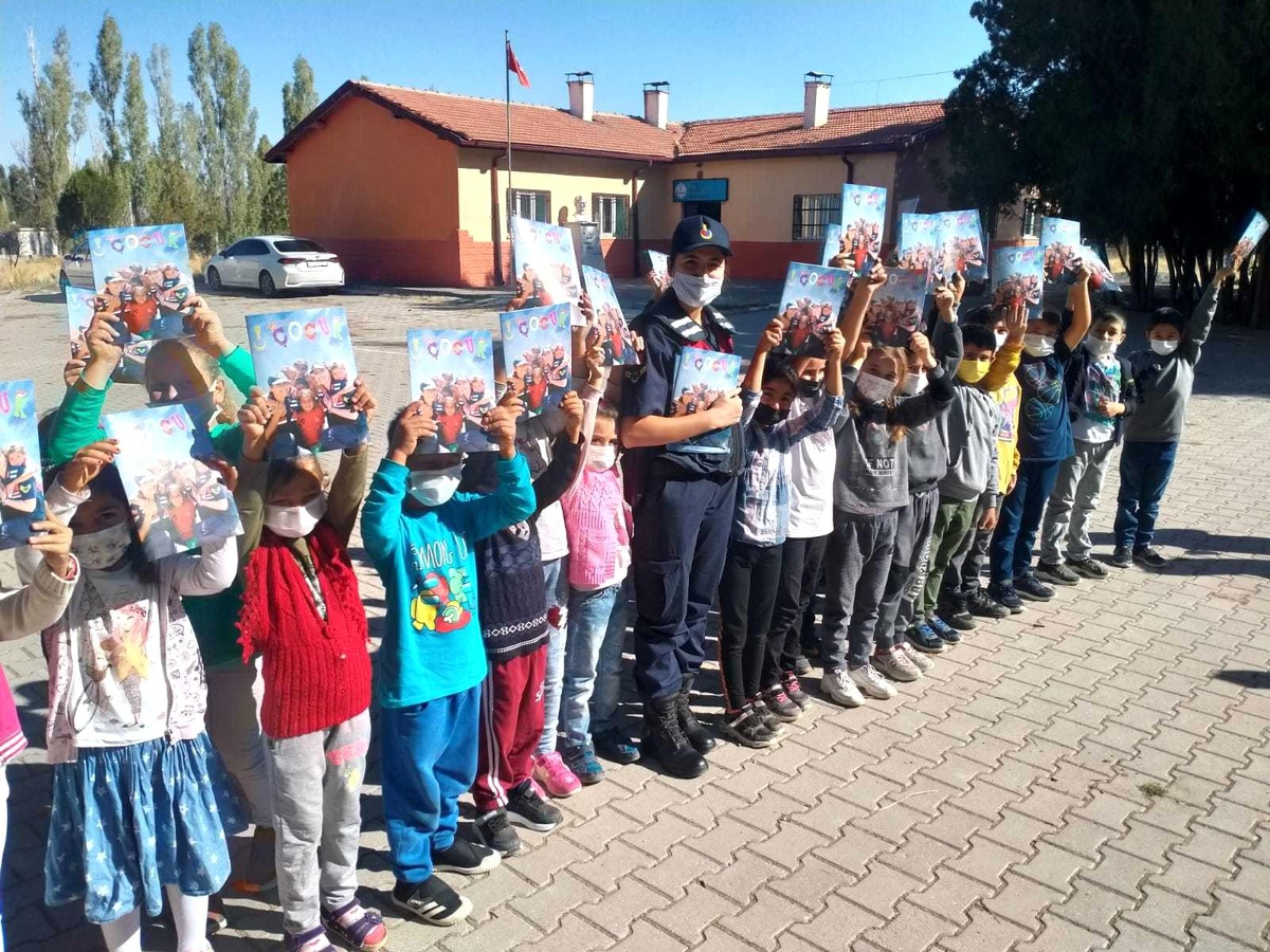 Son dakika haberi: Jandarmadan öğrencilere "Güvenlik ve suçtan korunma" eğitimi