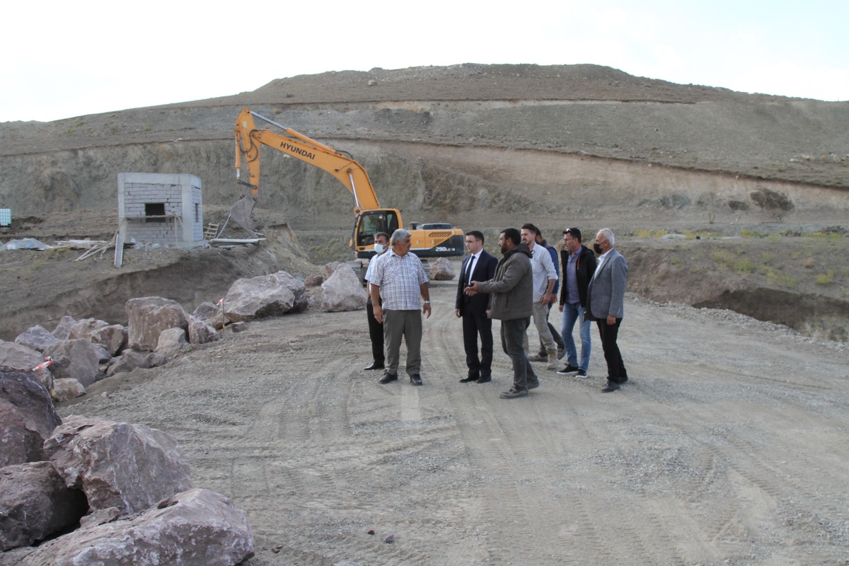 Kaymakam Nasır, baraj inşaatında incelemelerde bulundu