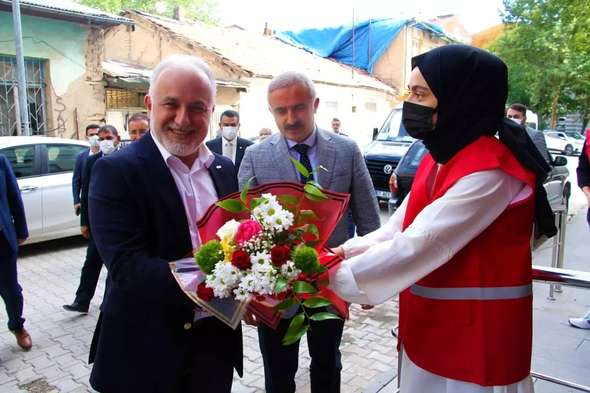 Son dakika... Kızılay Genel Başkanı Kınık: "Elazığ\'ımıza yeni afet müdahalesi kapasitesi oluşturabileceğimiz bir lojistik merkez yatırımlarına başlıyoruz"