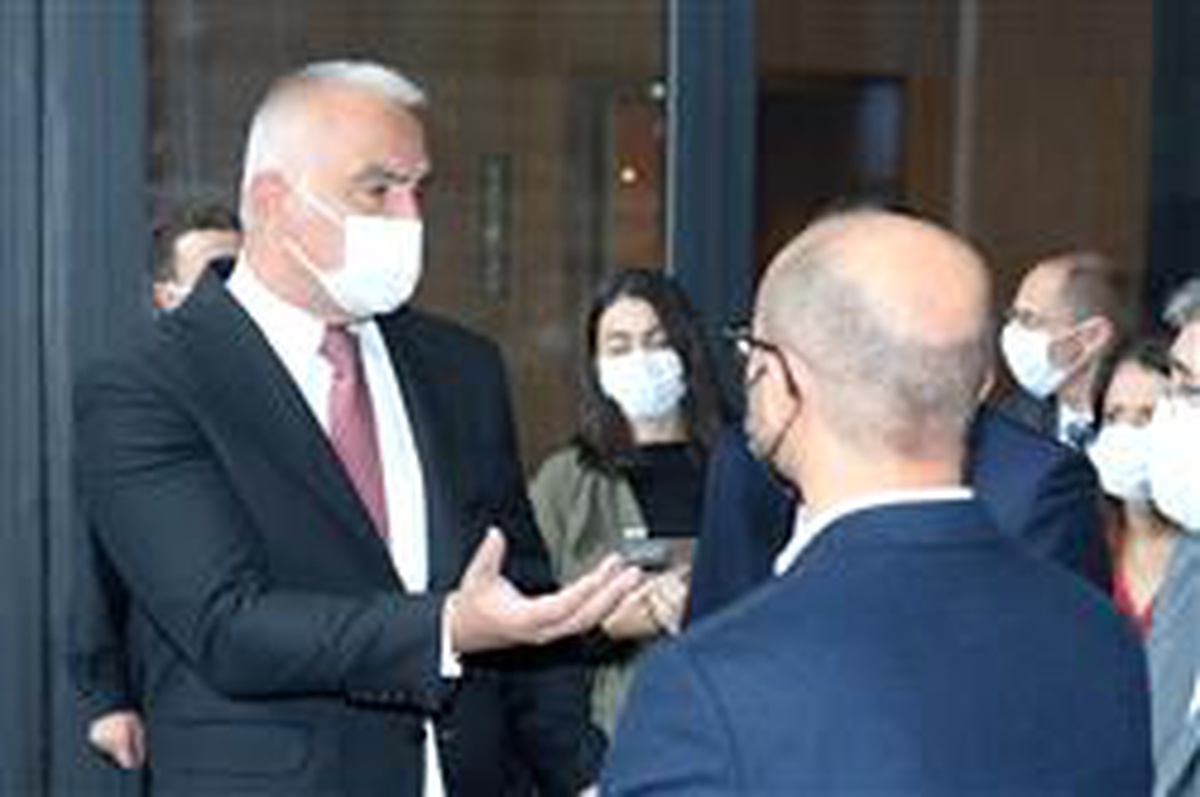 KÜLTÜR VE TURİZM BAKANI MEHMET NURİ ERSOY, YAPIMI SÜREN AKM\'DE İNCELEMELERDE BULUNDU