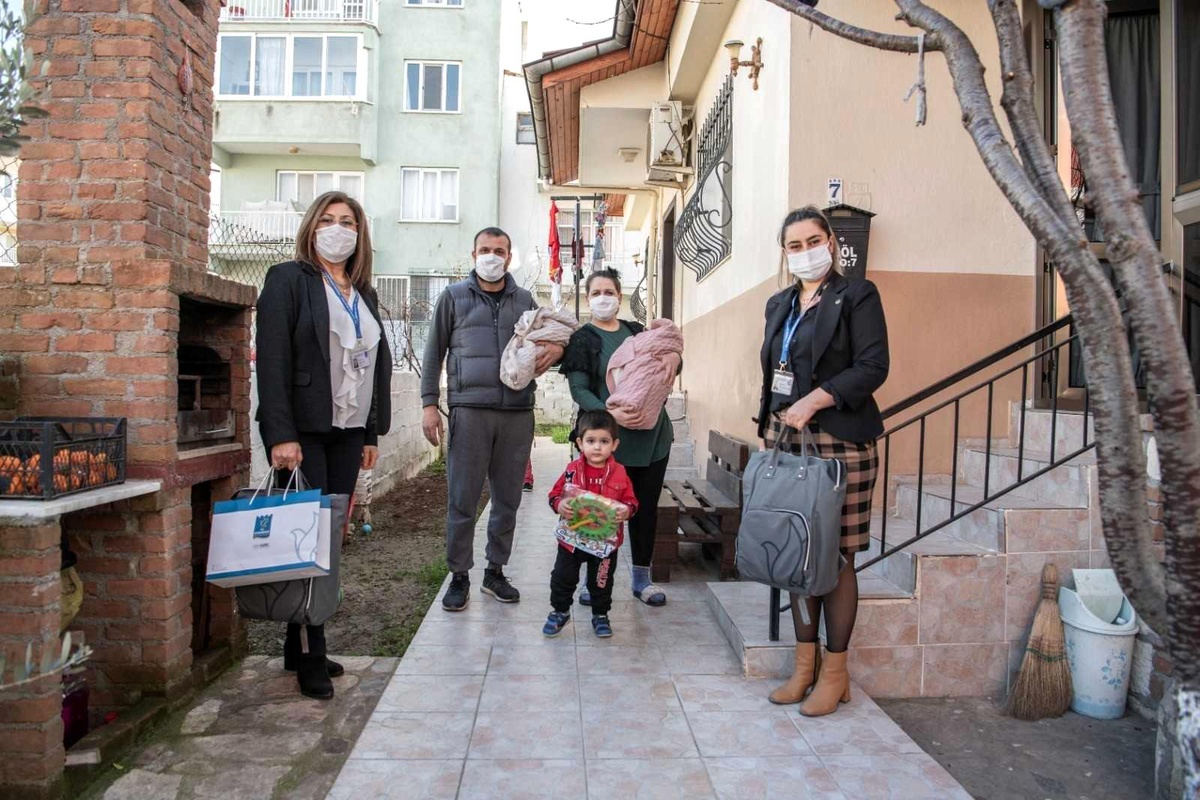 Kuşadası\'nda "Hoş geldin bebek" kampanyası sürüyor