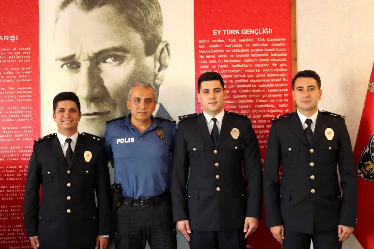 Manavgat\'ta terfi eden komiserlerin rütbeleri takıldı