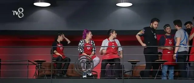 MasterChef'te yine ortalık karıştı! Hasan ve Emre birbirine girdi MasterChef'te yine ortalık karıştı! Hasan ve Emre birbirine girdi