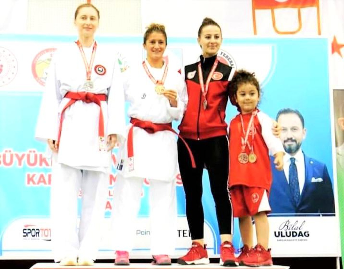 Milli Karate Antrenörü Arzu Koç Türkiye Büyükler ve Veteranlar Karate şampiyonasını birincilikle bitirdi