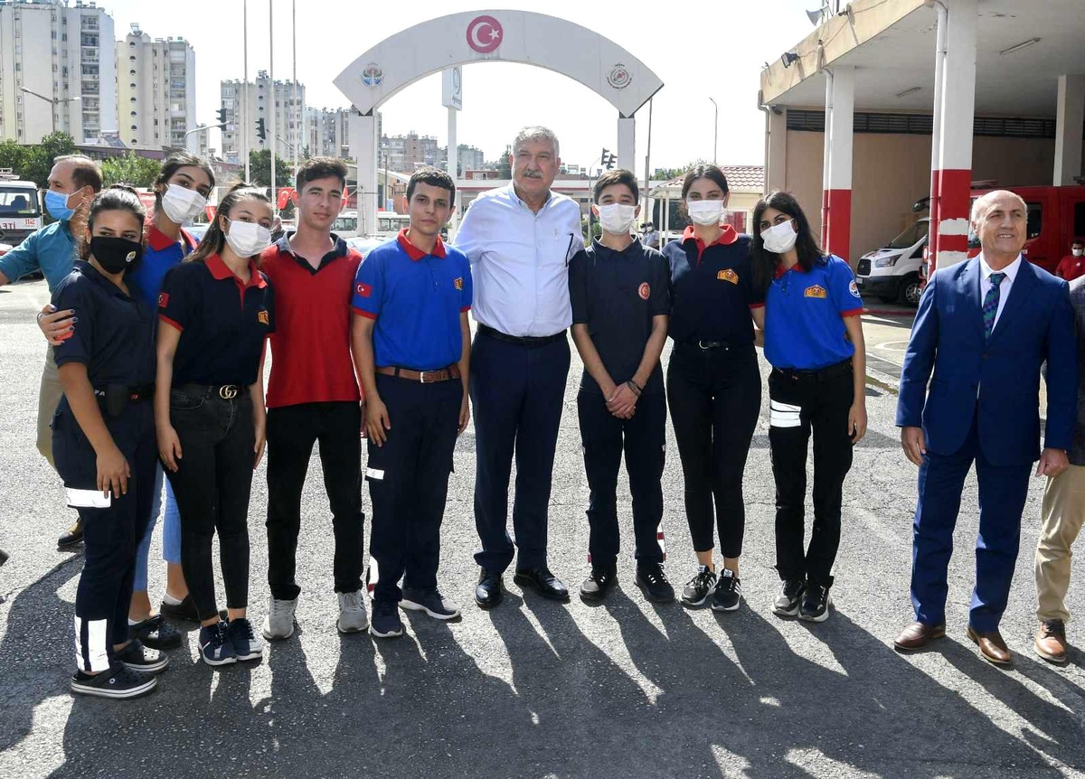 Minik öğrenciler yangın söndürme tatbikatına katıldı
