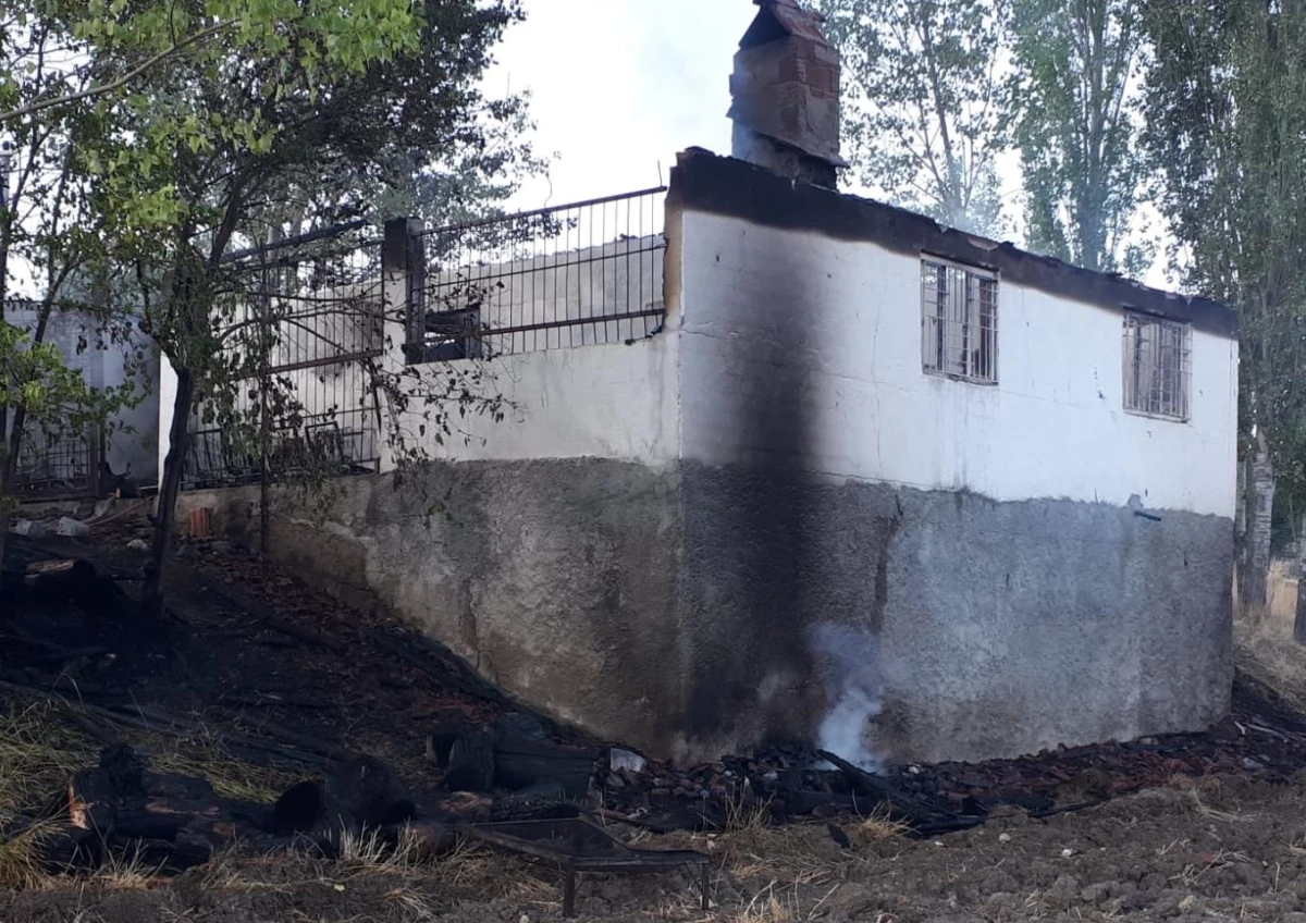 Muğla\'da iki evde çıkan yangın hasara neden oldu