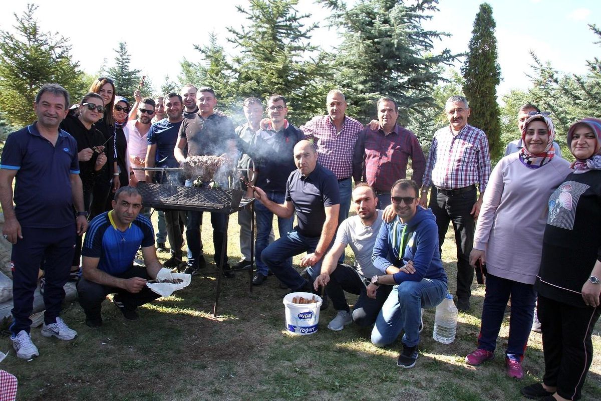 Önce halay sonra cağ kebap