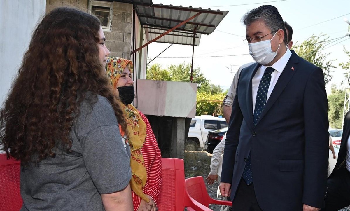 Osmaniye Valisi Yılmaz, 15 yaşındaki Mihrican\'ın protez kol hayalini gerçekleştirecek
