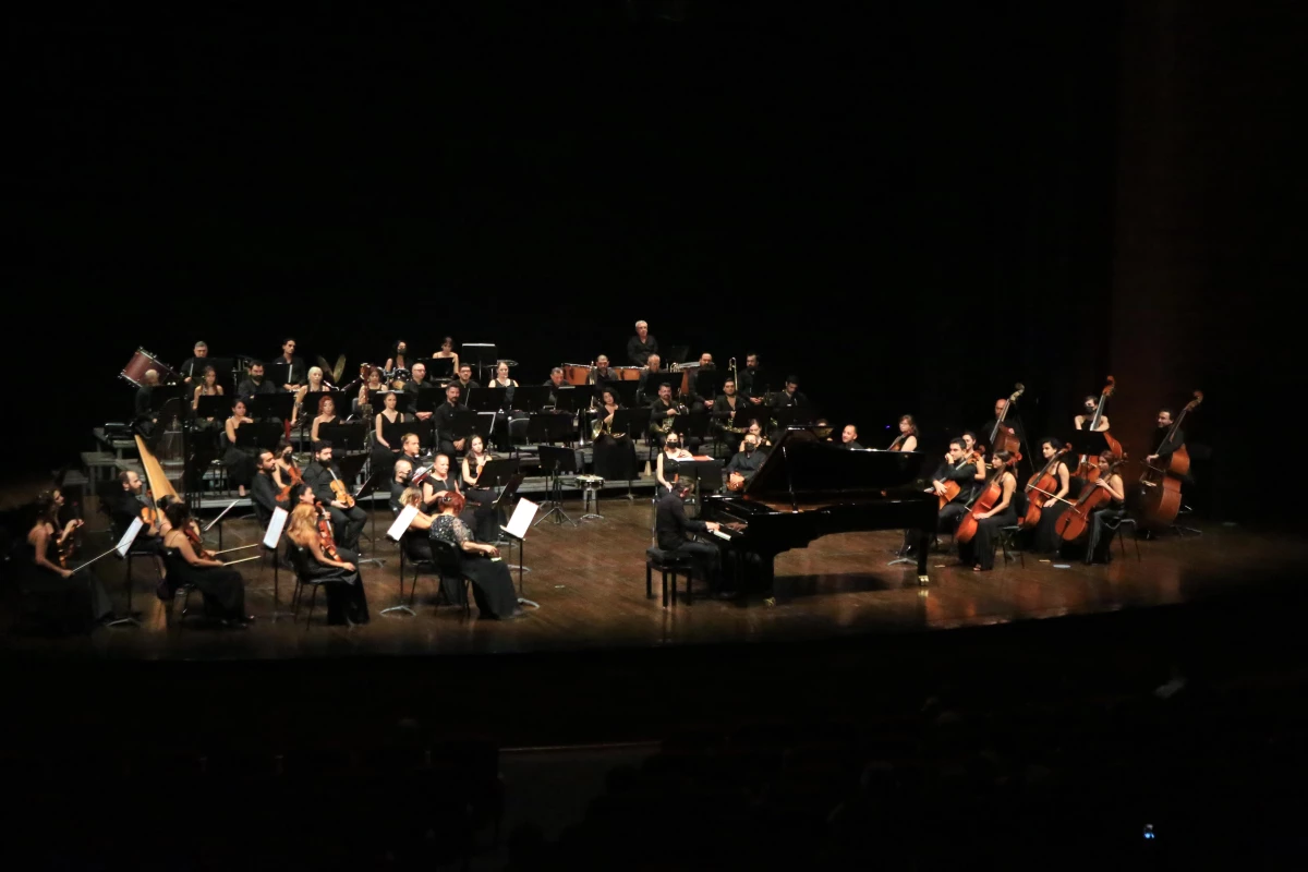 Piyano virtüözü Ludmil Angelov, 19. Mersin Uluslararası Müzik Festivali\'nde sahne aldı