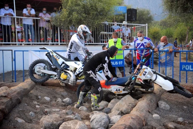 Sea To Sky Enduro Motosiklet Yarışları'nda 35 ülkeden yaklaşık 350 sporcu katılacak.