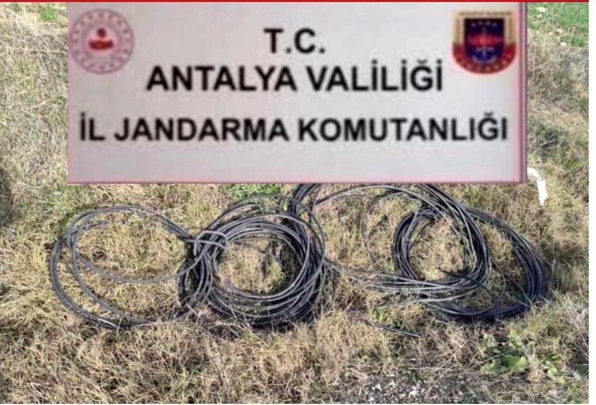 Serik\'te kablo hırsızlığı yaptıkları iddia edilen 2 şüpheli yakalandı