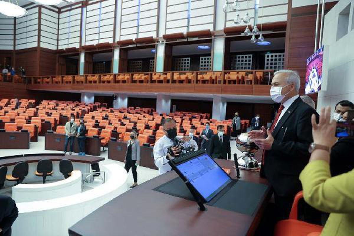 TBMM Genel Sekreteri Kumbuzoğlu, yenilenen genel kurul salonunu tanıttı