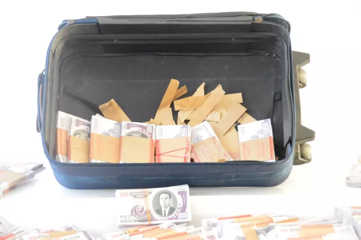 Terör örgütü TKP/ML-TİKKO üyelerine Kuzey Kore parası taşıyan 2 kurye ve 3 örgüt üyesi yakalandı