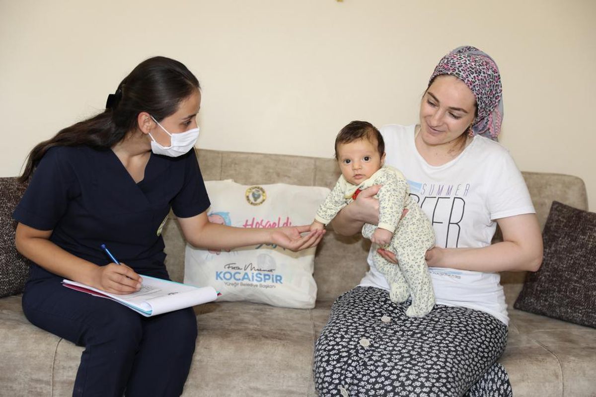Yüreğir\'de "Hoş Geldin Bebek Projesi" ile 6 bin 300 aile ziyaret edildi