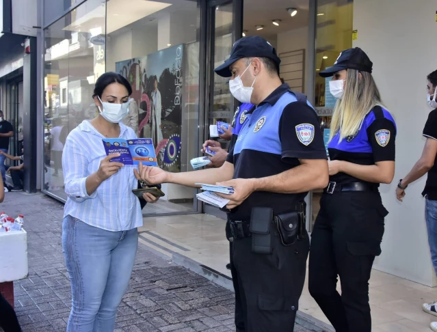Adana'da polis esnaf ve vatandaşları dolandırıcılık ile hırsızlığa karşı uyardı
