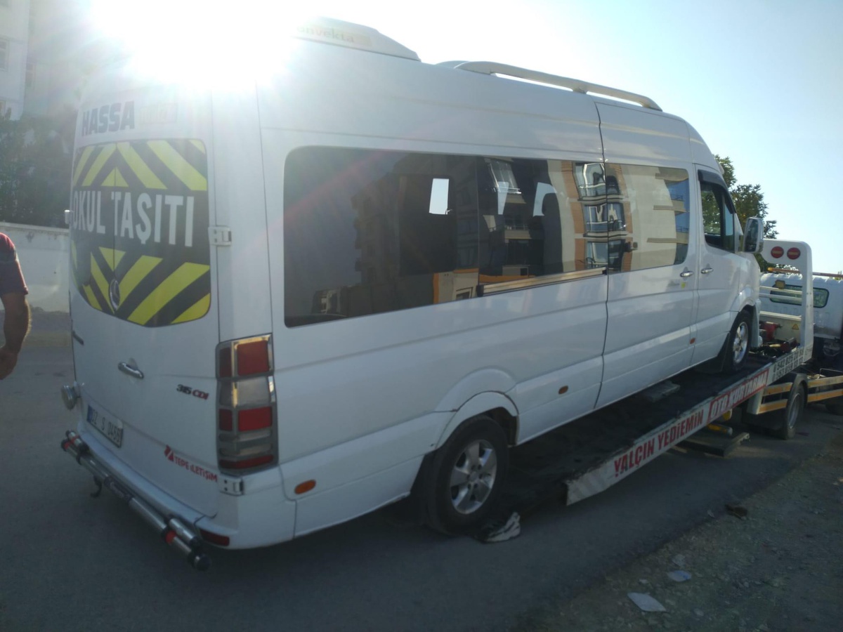 Adıyaman\'da fazla öğrenci taşıyan okul servisi trafikten men edildi