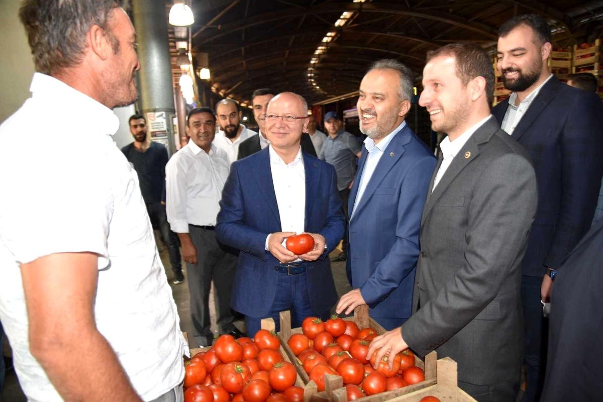 AK Parti her alanda üreticinin yanında