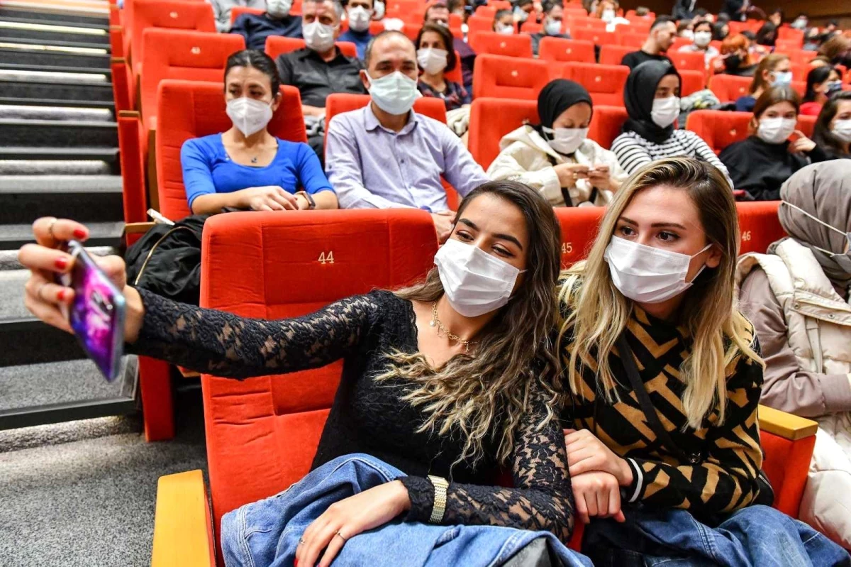 Ankara Büyükşehir\'den yurt ve otellere yerleştirilen öğrencilere konser sürprizi