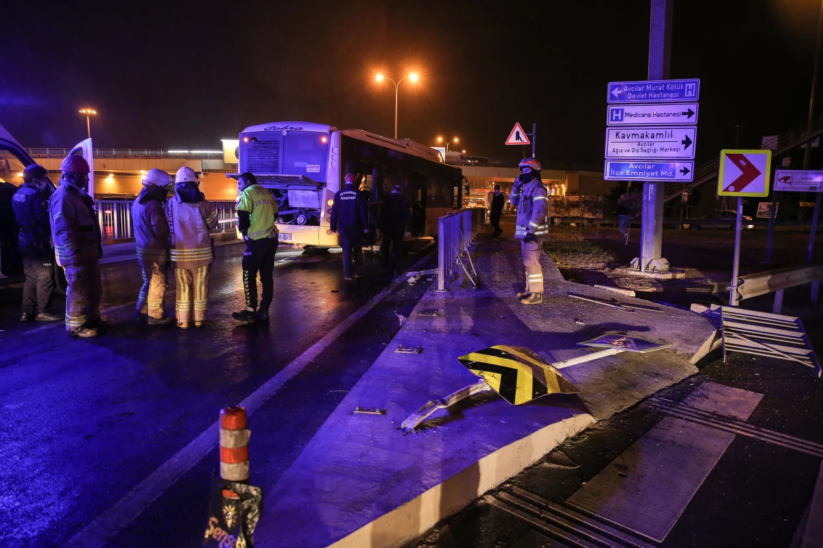 Avcılar\'da kaza yapan halk otobüsündeki 4 yolcu yaralandı