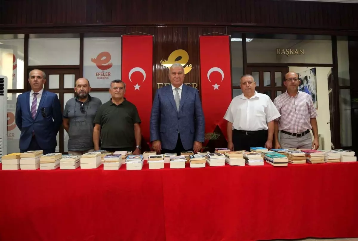 Aydın Yeni Kuşak Köy Enstitülüler Derneği\'nden, Efeler Belediyesi\'ne kitap bağışı