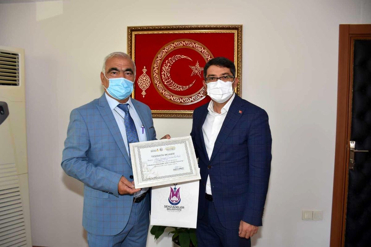 Başkan Çelik Türkiye Birincisi Aşık Feryadi\'yi tebrik etti