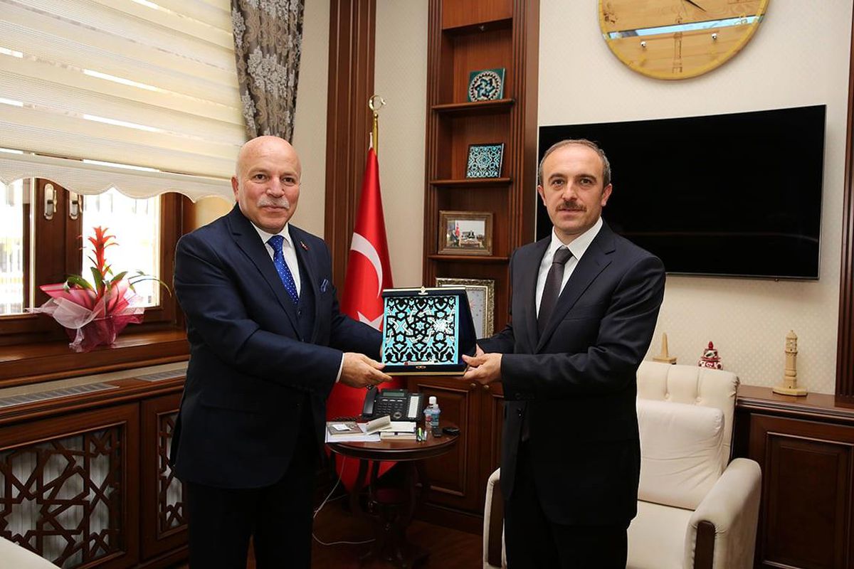 Başkan Sekmen, Vali Cüneyt Epcim\'i ziyaret etti