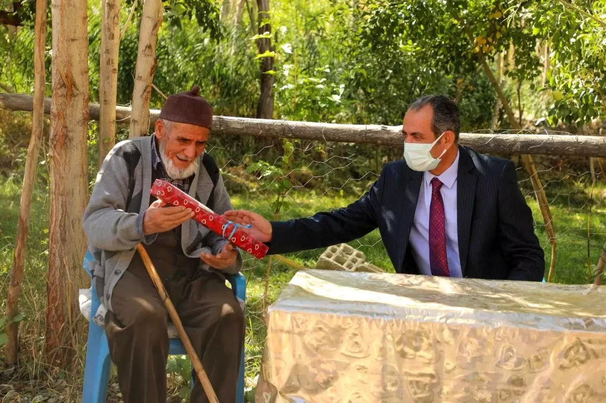 Başkan Tanış, "Yaşlılarımıza gereken değeri ve hürmeti göstermek en önemli görevimizdir"