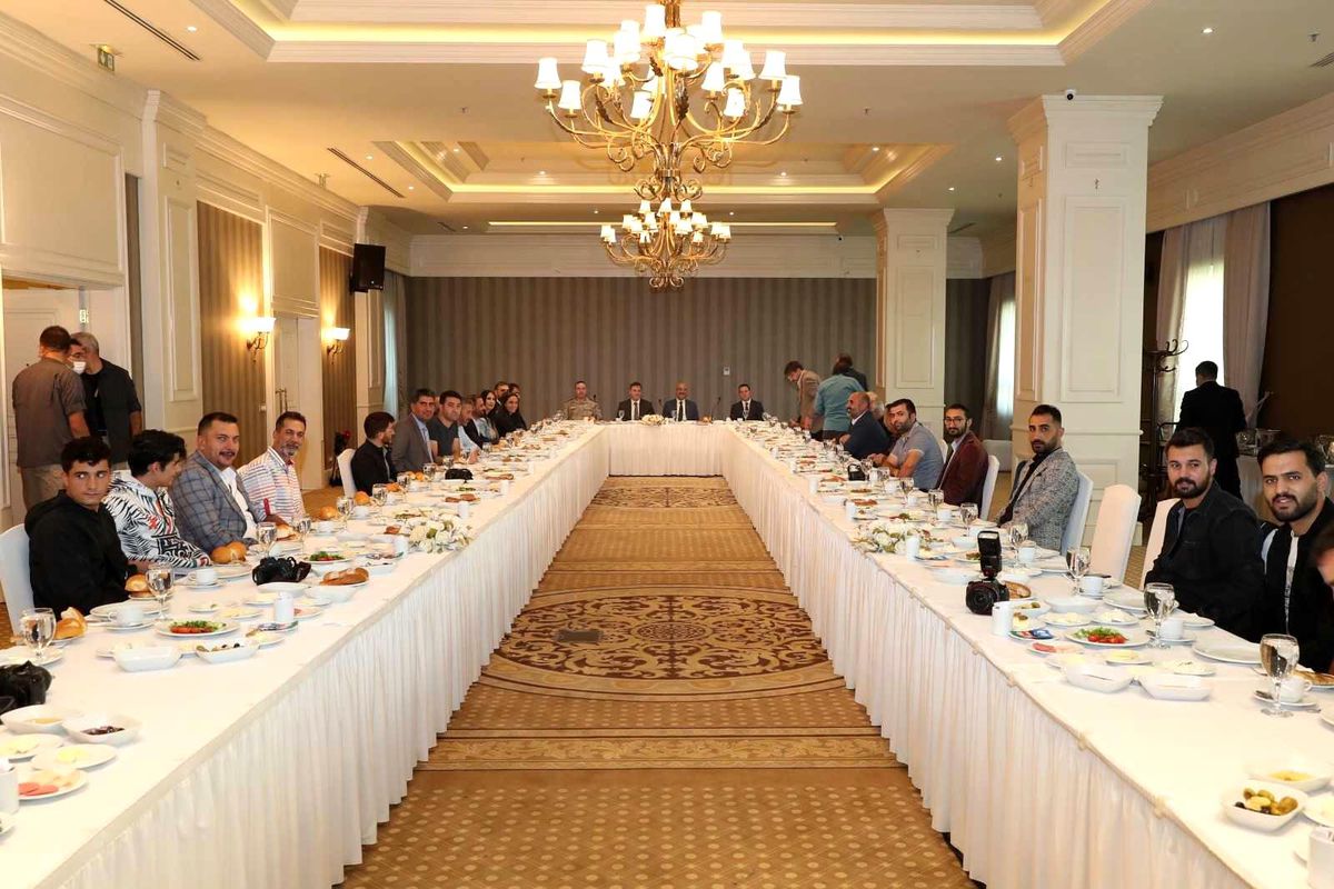 Başkan Vekili Aydın basın mensuplarıyla bir araya geldi