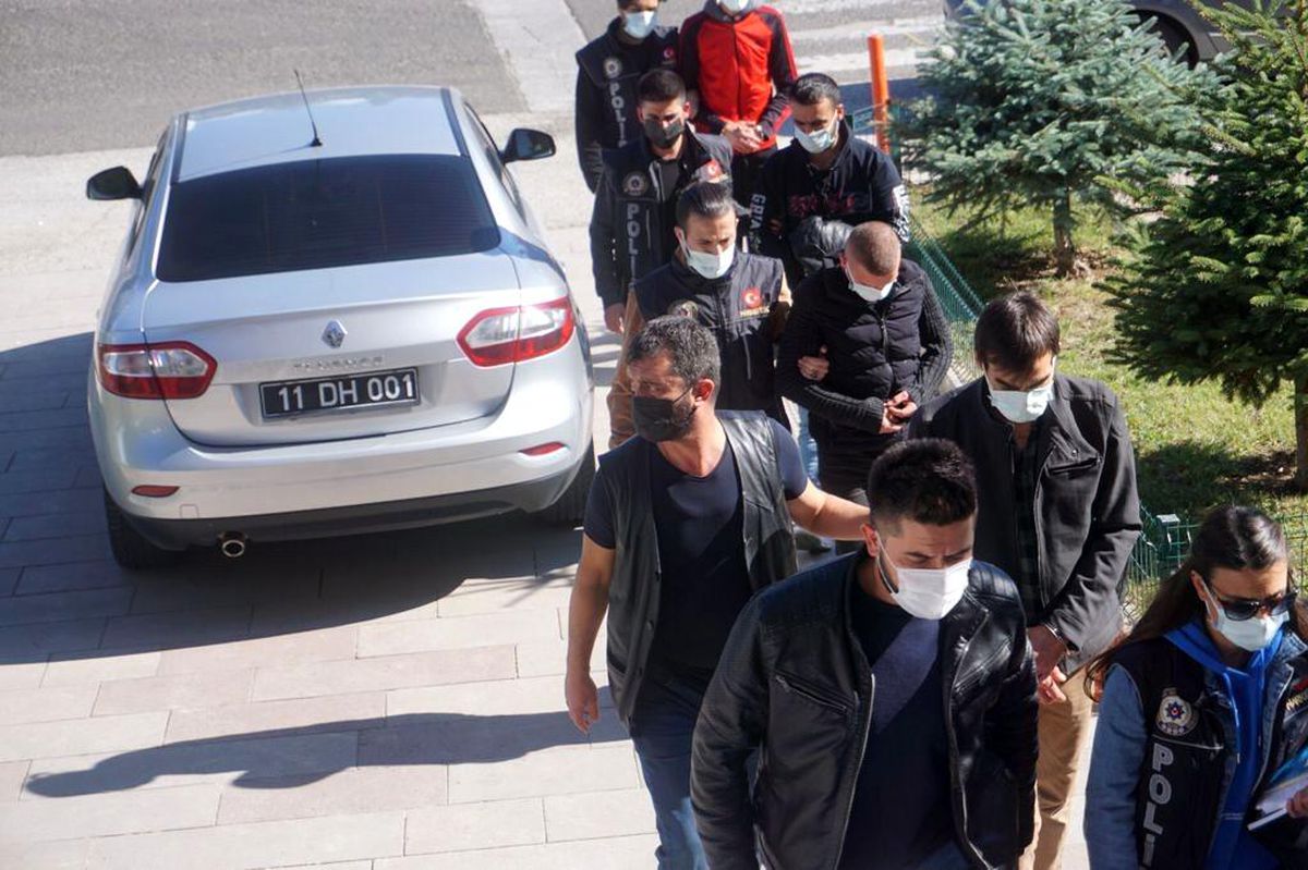 Bilecik\'te şüphe çeken eve uyuşturucu baskını