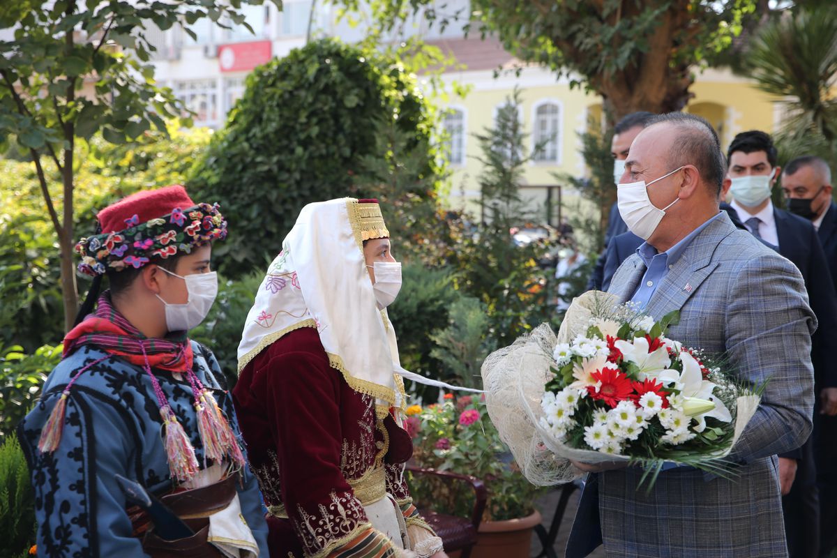 Dışişleri Bakanı Çavuşoğlu, Aydın\'da iş dünyası temsilcileriyle buluştu: (1)