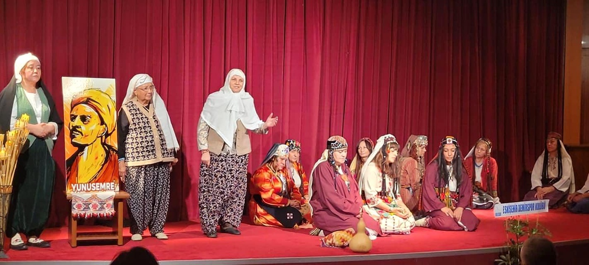 Eskişehir Anadolu Bacıları\'na \'Yunus Emre\' ödülü