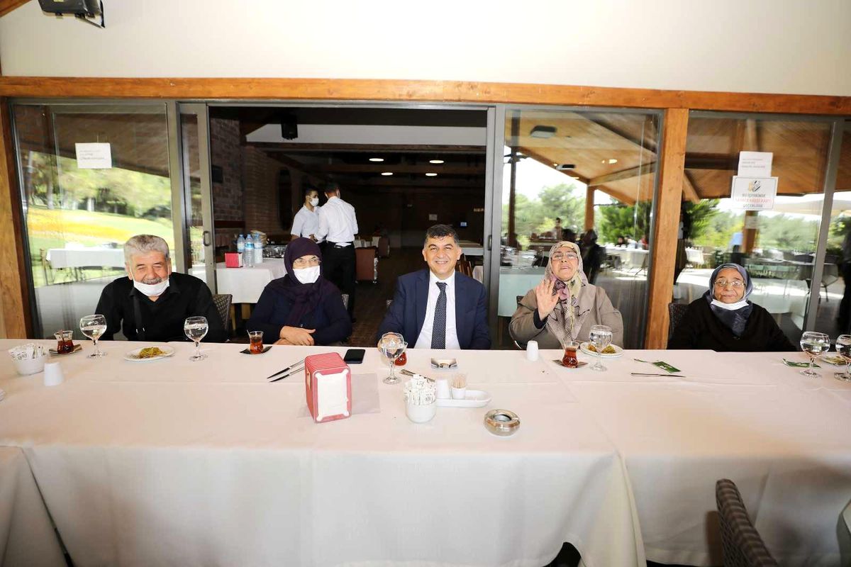 Fadıloğlu, yaşlıları ağırladı