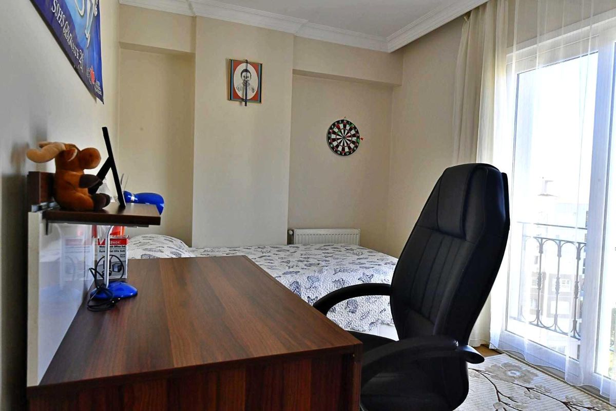 İzmir\'de öğrencilere evler de yürekler de açıldı